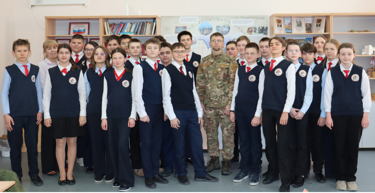 Герои живут рядом с нами: лицеисты встретились с участником СВО. Герои живут рядом с нами: лицеисты встретились с участником СВО..