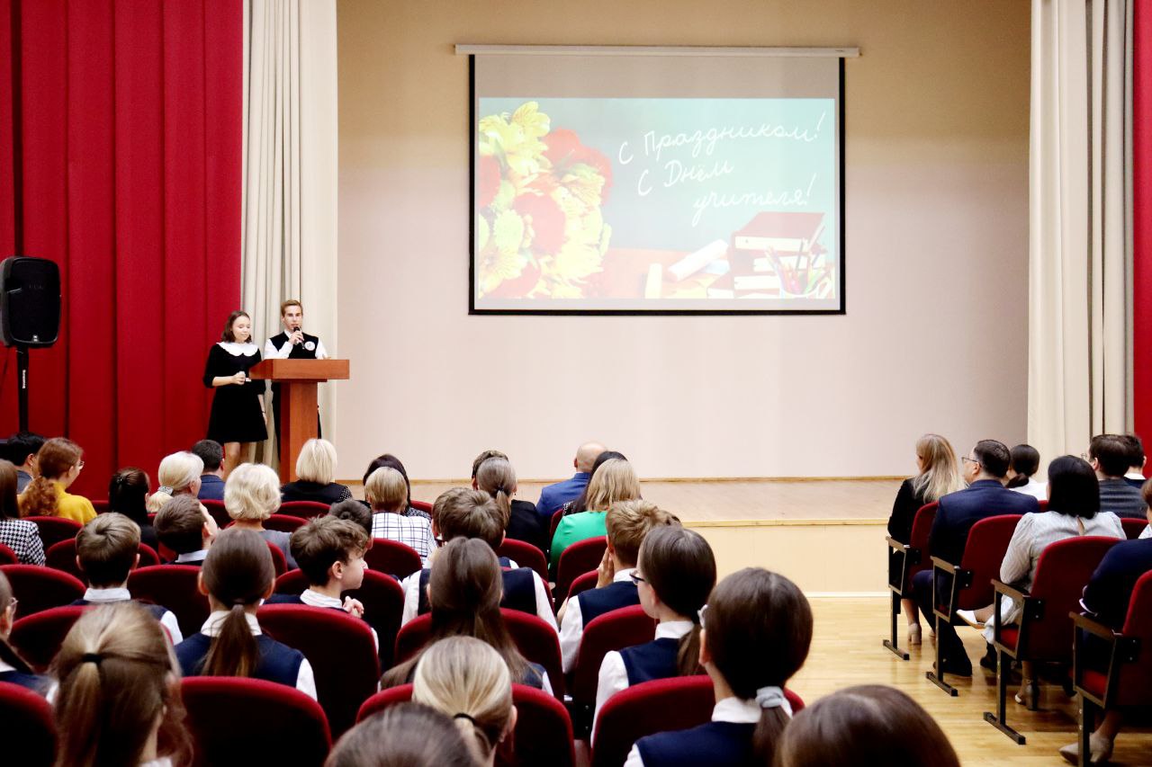 В Республиканском лицее ученики поздравили учителей с Днем учителя! В Республиканском лицее ученики поздравили учителей с Днем учителя!.
