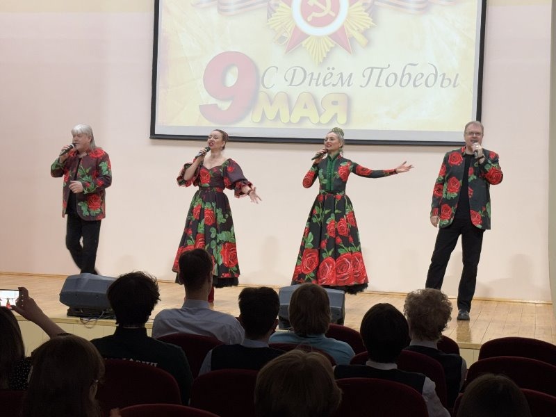 Музыка, объединяющая поколения: в лицее прошел праздничный концерт «Россия, Родина, семья».
