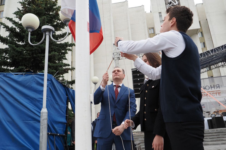Артём Здунов – на акции «Флаг моей России»: «Это наша святыня!».