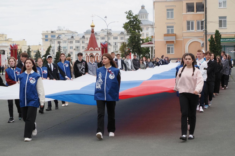 Артём Здунов – на акции «Флаг моей России»: «Это наша святыня!».